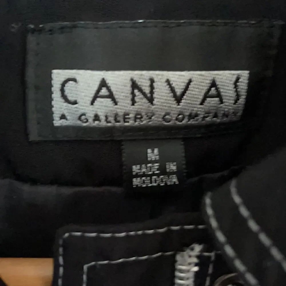 Gallery Jacket by Canvas. Size Medium. - Picture 2 of 8